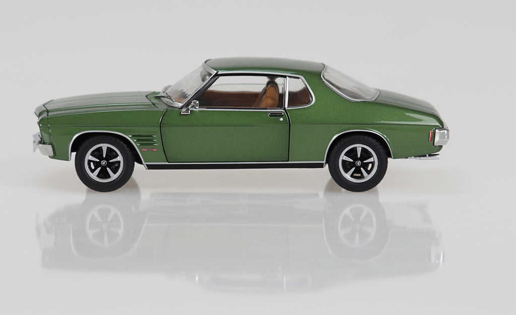 DDA215 - 1:24 Green Bridge Car Holden