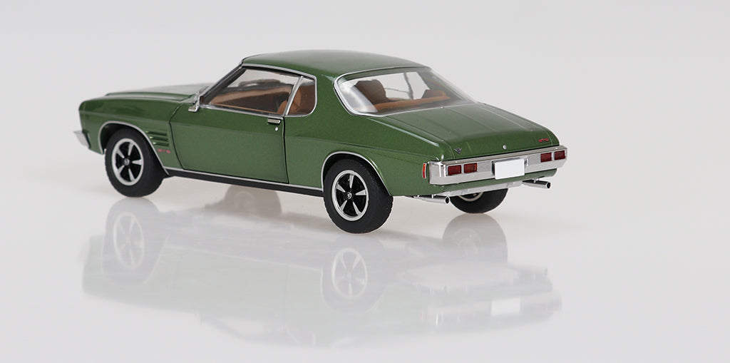 DDA215 - 1:24 Green Bridge Car Holden