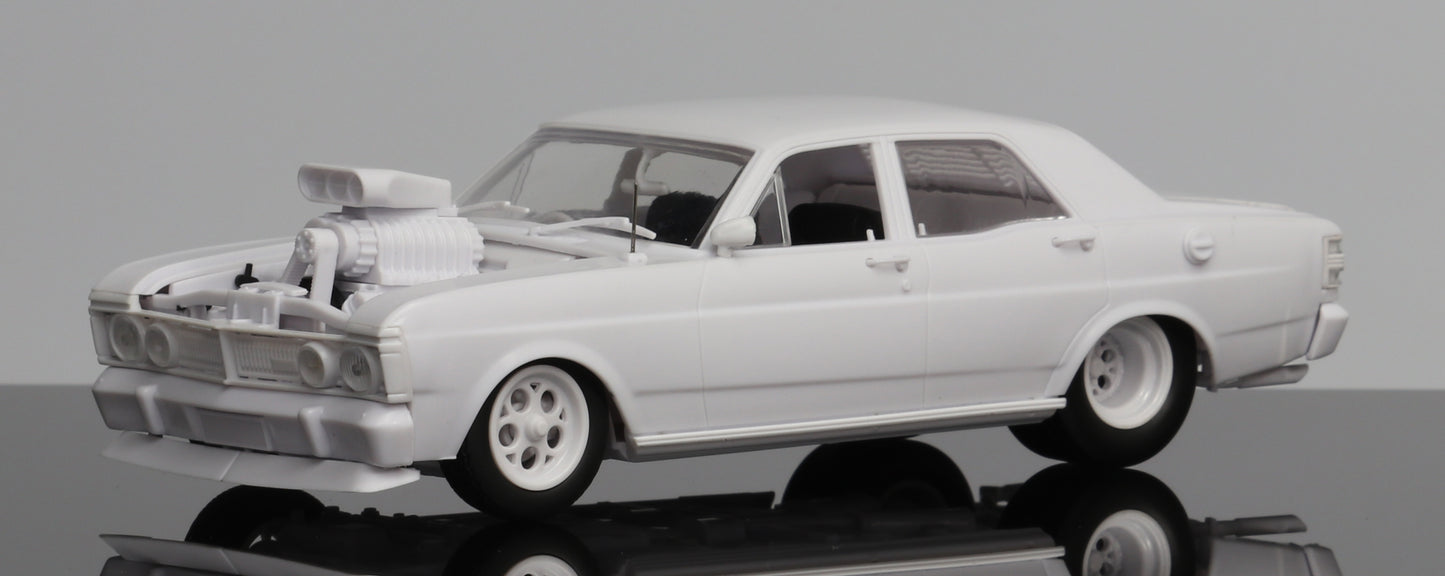 DDA243K - 1:24 Plastic Kit Custom XY GTHO Ford