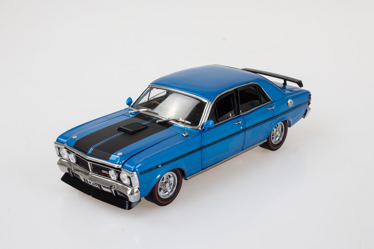 DDA2498 - 1:24 Blue XY GTHO Ford