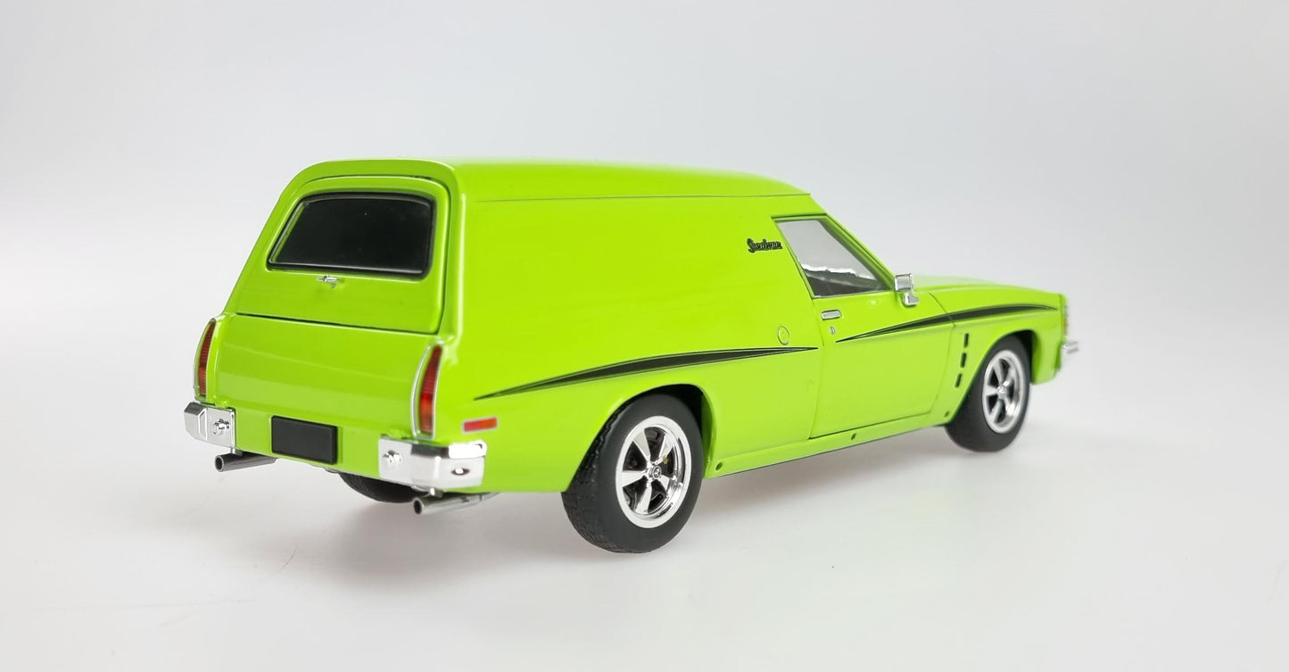 DDA501 - 1:24 1975 HJ Sandman Panelvan