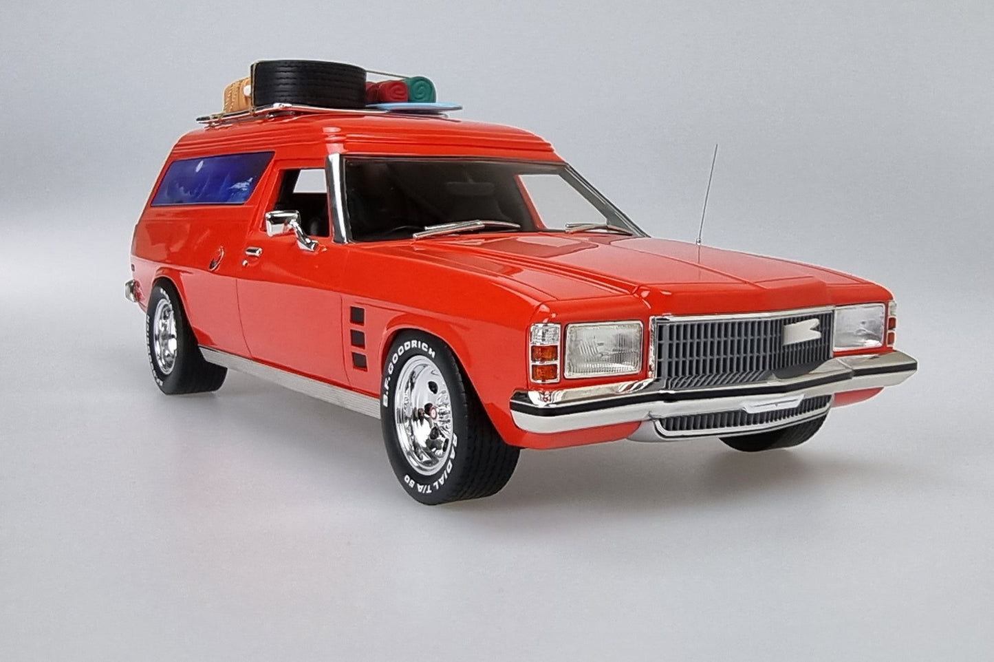 DDA503S - 1:24 (S) Max's 1975 HJ Holden Sandman Panelvan