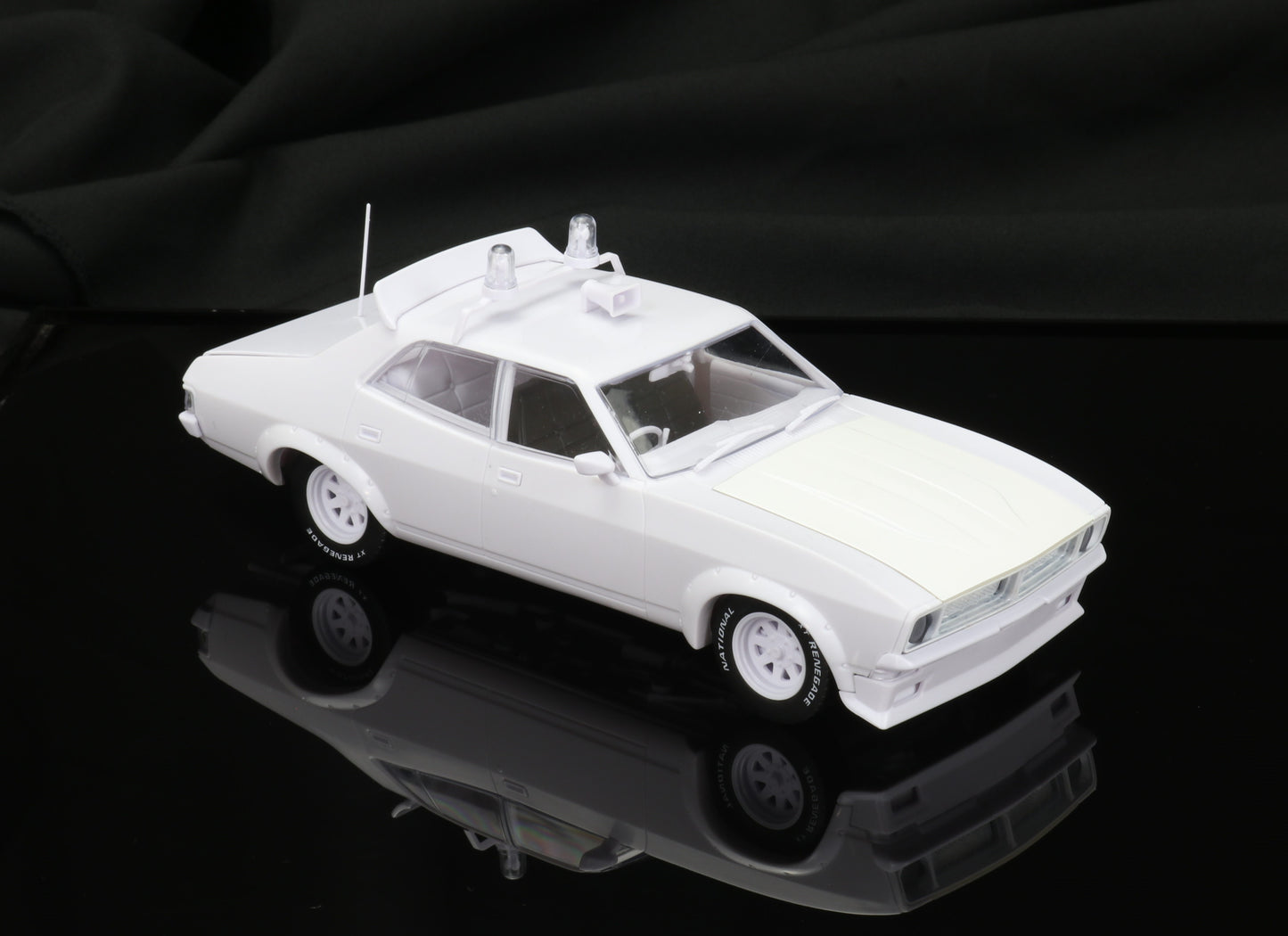 DDA913K - 1:24 Plastic Kit XB Pursuit