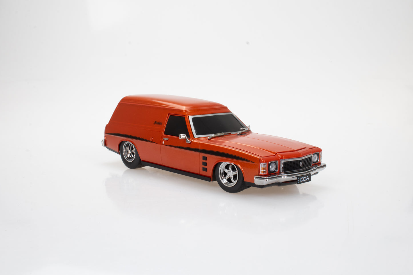 DDAMLU24-HJ - 1:24 Orange HJ Panel Van Plastic Light Up