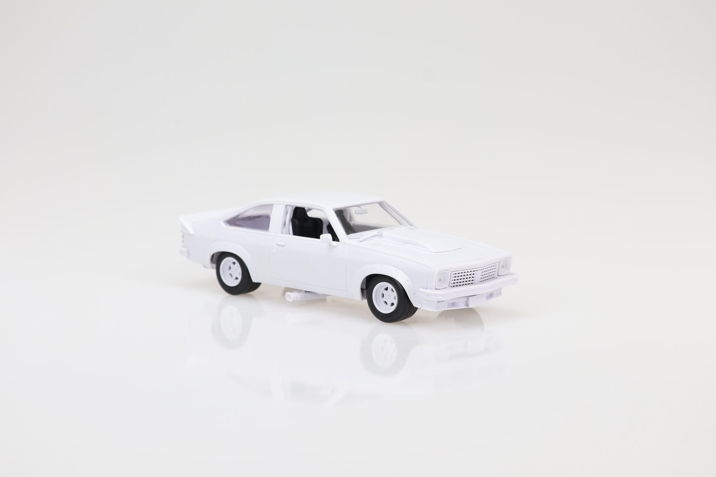 DDA811K 1:24 Plastic Kit A9X Torana Racing