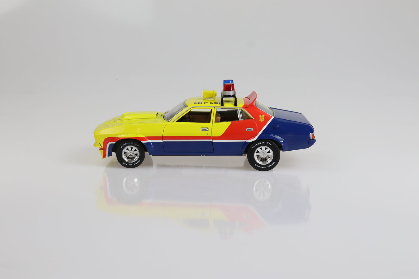 DDA902 1:24 MFP First of the V8 Interceptors