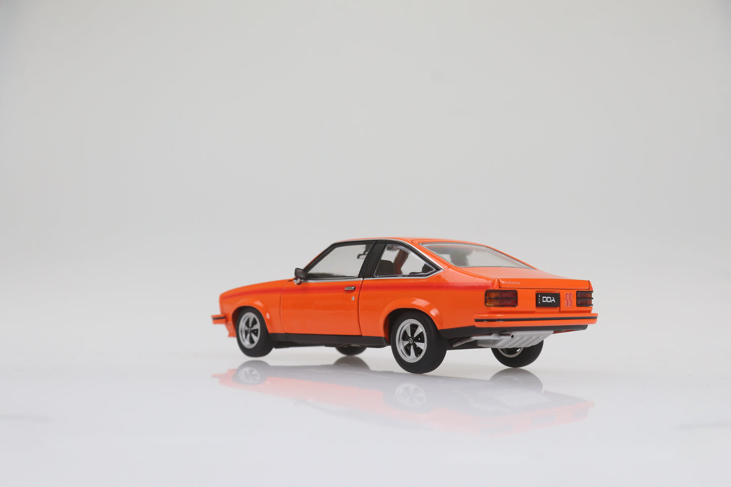 DDA805 - 1:24 LX SS Torana 6 Cyl
