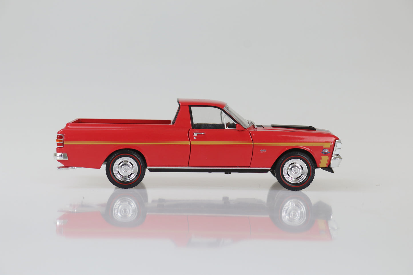 DDA2489 - 1:24 Red 1970 XW GTHO Ford Ute