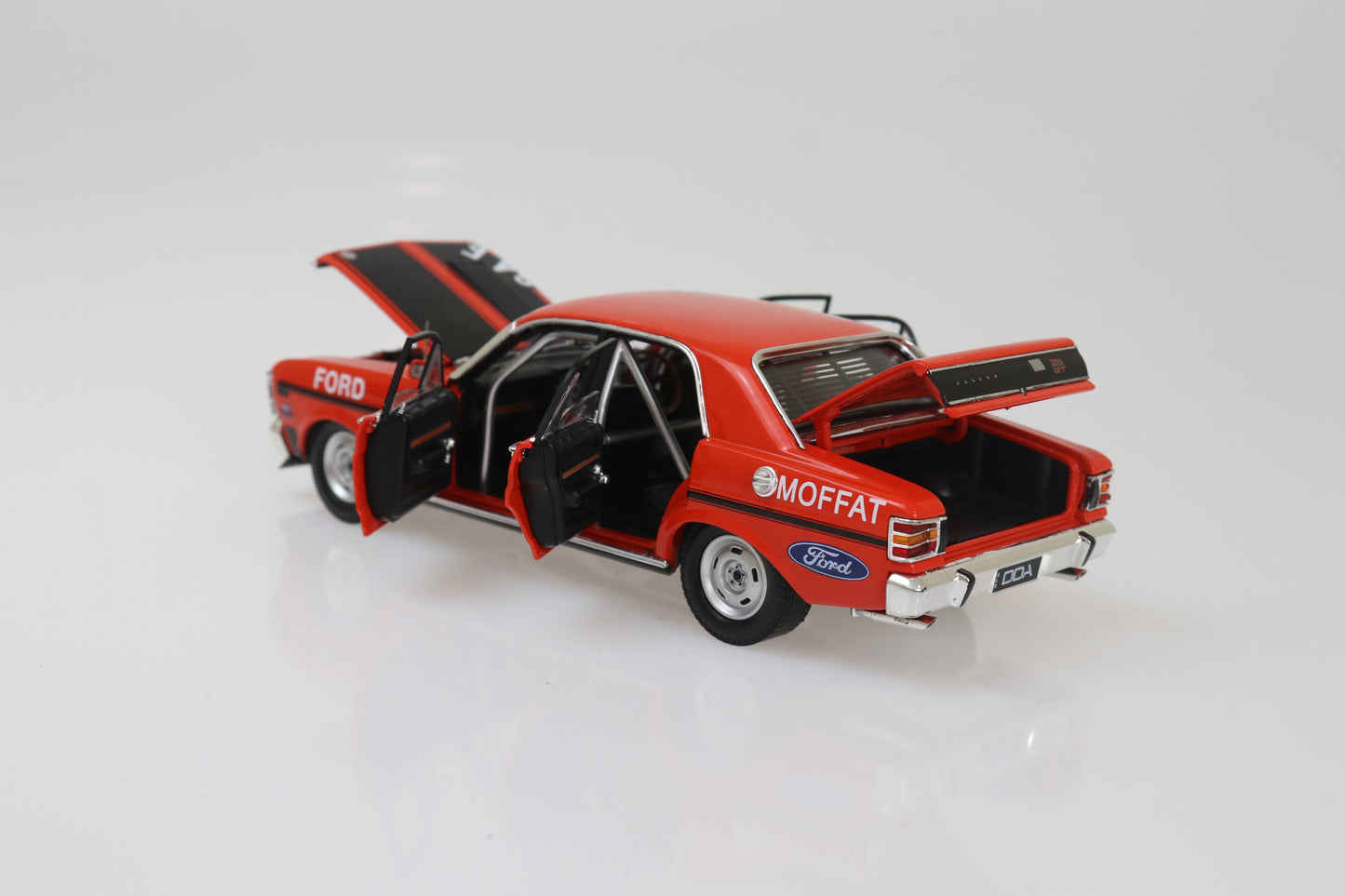 DDA2494-R64 - 1:24 #64E XW Ford GTHO Moffat