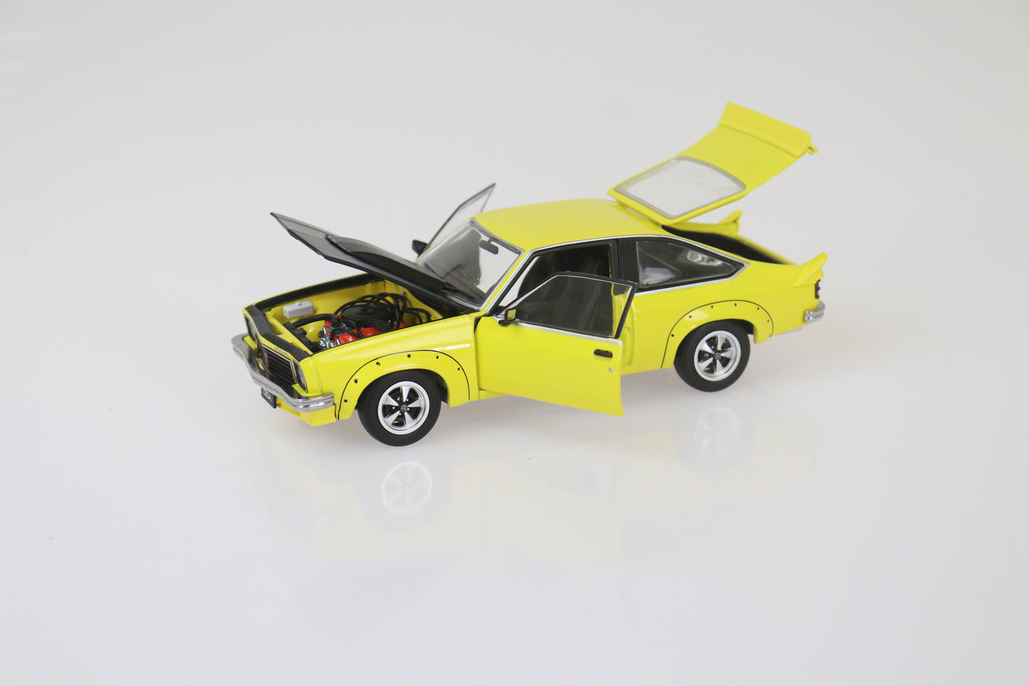 DDA807 1:24 Yellow A9X Torana