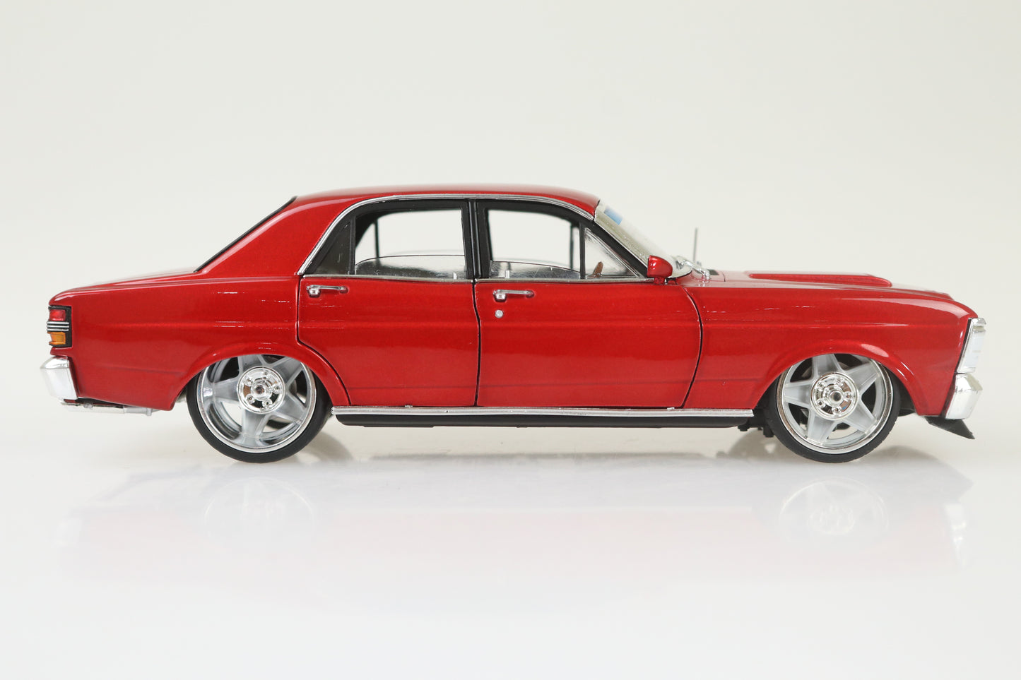 DDA2492 1:24 Scale Red XY Falcon
