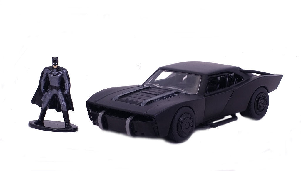 JA32042 - 1:32 Batman w/2022 Batmobile