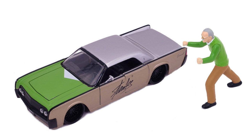 JA32778 - 1:24 Stan Lee w/1963 Lincoln