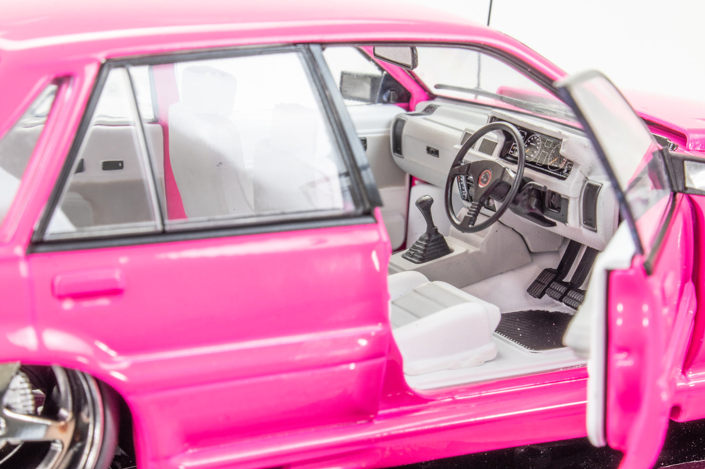 DDA704 - 1:24 Pink Custom VL Walkinshaw