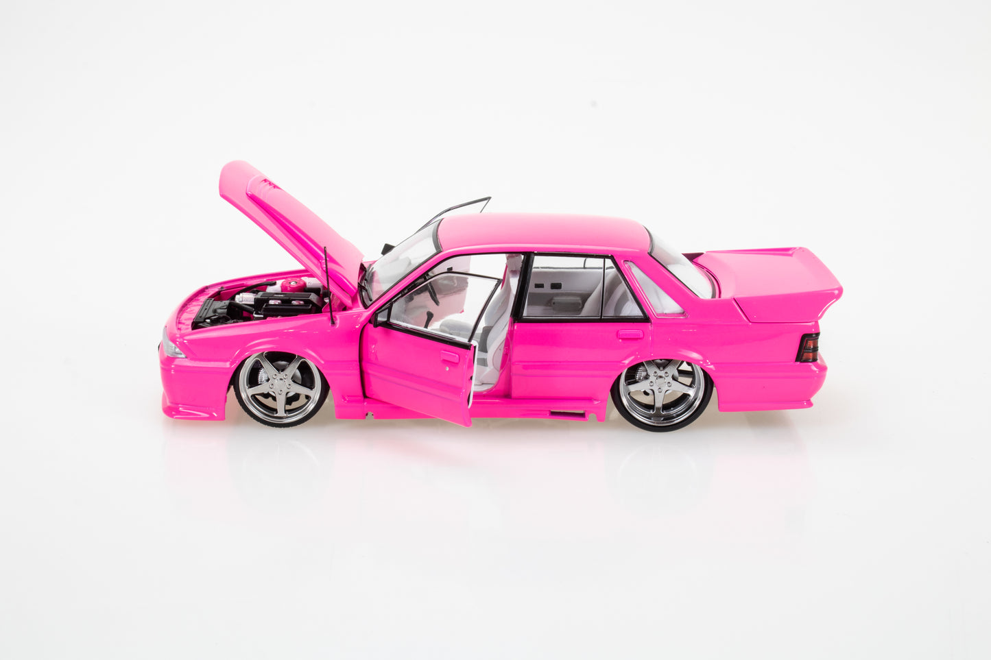 DDA704 - 1:24 Pink Custom VL Walkinshaw