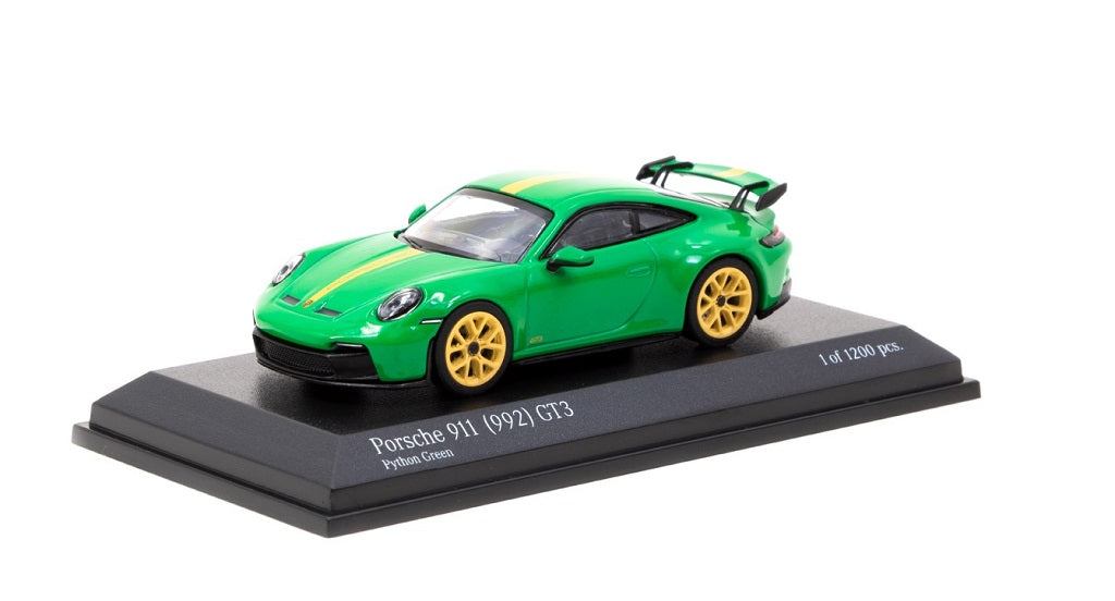 TW643-061007 - 1:64 Green Porsche 911 (992)