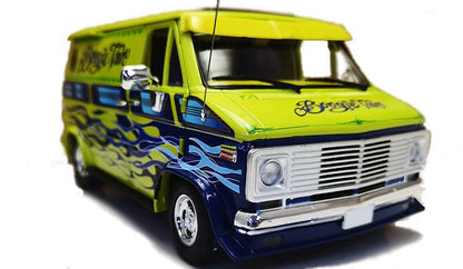 A1802101 - 1:18 1976 Chevrolet Boogie Van