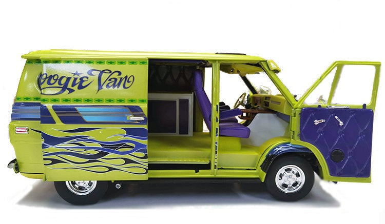 A1802101 - 1:18 1976 Chevrolet Boogie Van