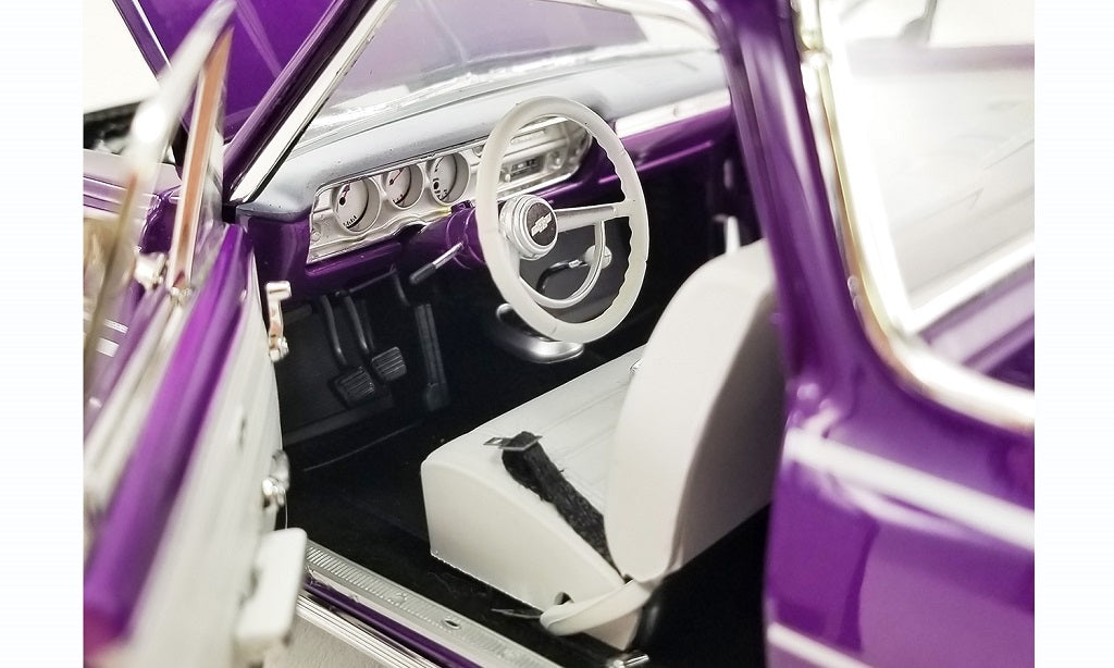 A1805413 - 1:18 Metallic Purple w/White Scallops 1965 El Camino Cruiser