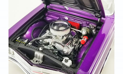 A1805413 - 1:18 Metallic Purple w/White Scallops 1965 El Camino Cruiser