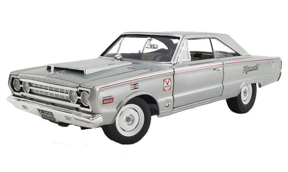 A1806704 - 1:18 Silver Bullitt 1967 Plymouth
