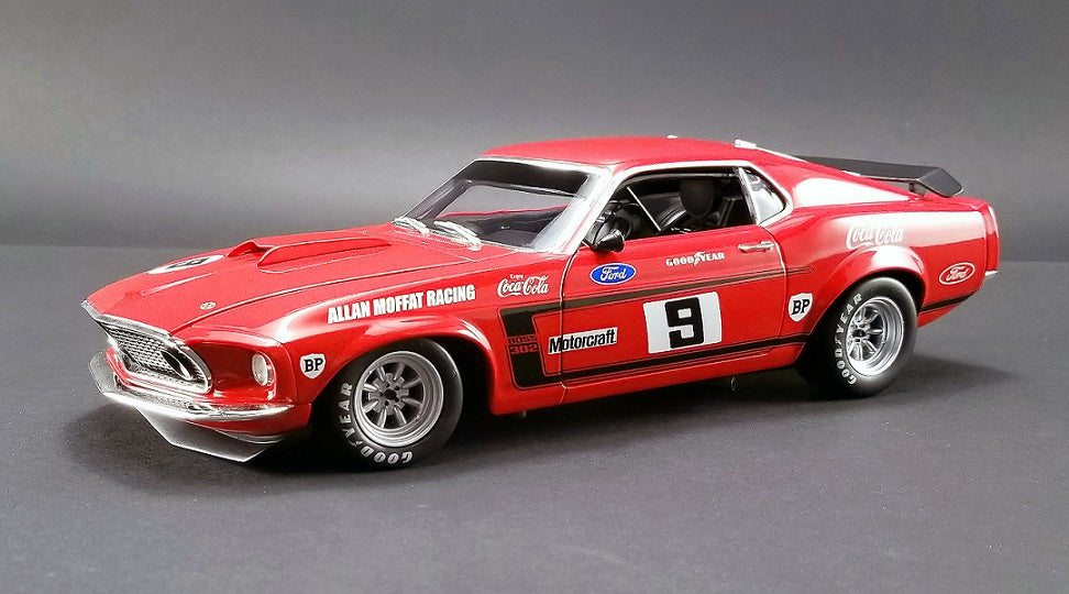 DDA1801820 - 1:18 Allan Moffat Racing # 9 Coca Cola