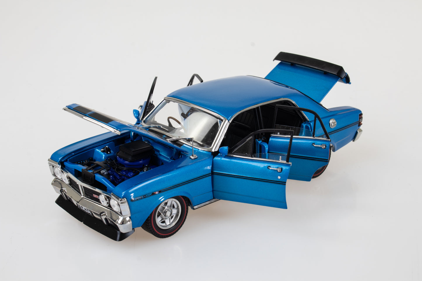 DDA2498 - 1:24 Blue XY GTHO Ford