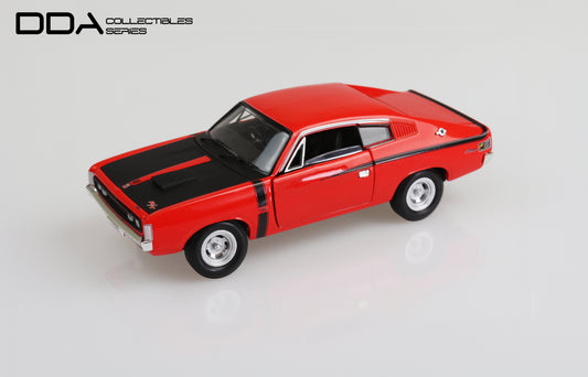 DDA32816 - 1:32 Red E38 Valiant Charger