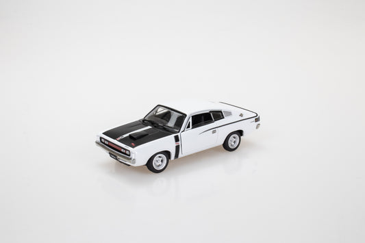DDA32818-1 - 1:32 White E38 Charger