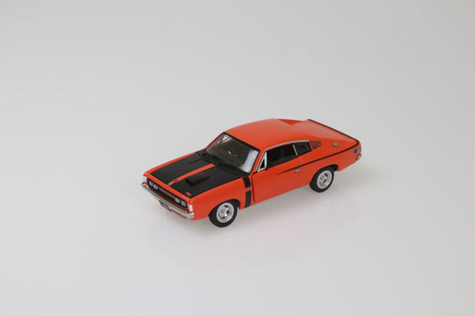 DDA32818 - 1:32 Orange E38 Valiant Charge