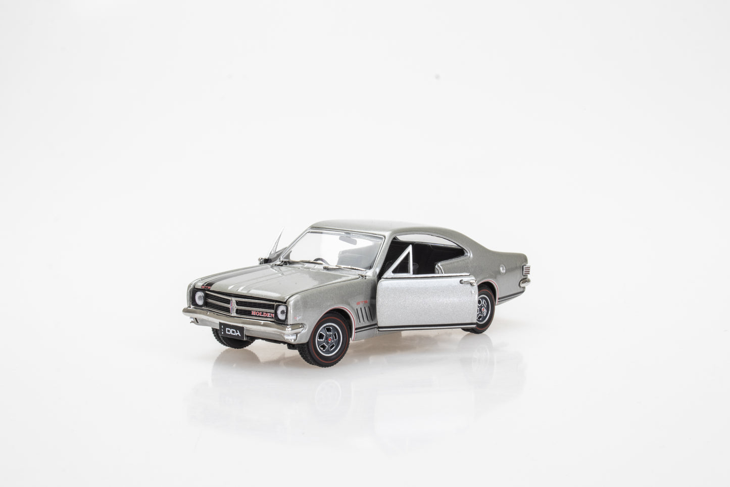 DDA32841-4 - 1:32 Silver HK GTS 327 Monaro