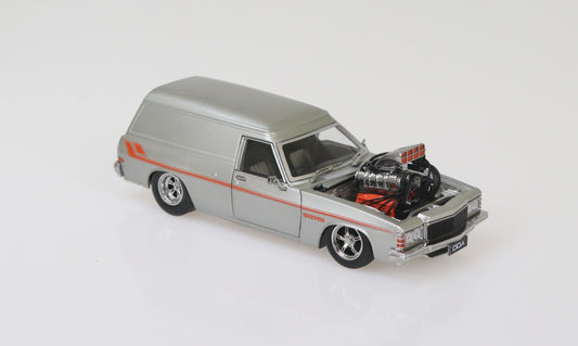 DDA522 - 1:24 Silver Holden HZ Panelvan