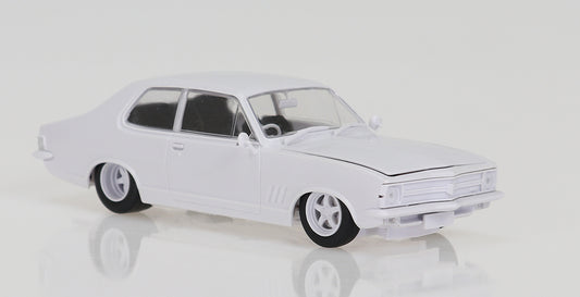 DDA621K - 1:24 Plastic Kit LC Torana