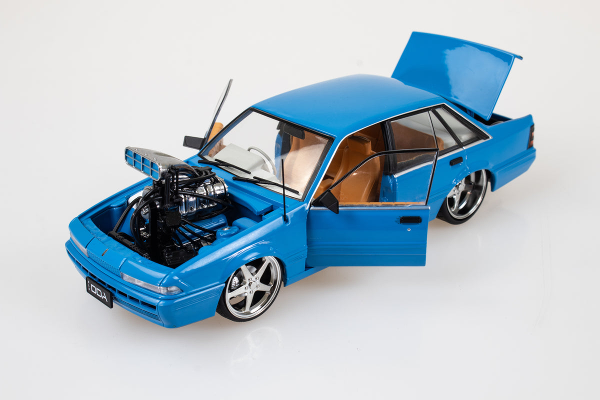 PRE-ORDER NOW - DDA709 - 1:24 Blue VL Supercharged Holden Calais Fully Detailed Opening Doors, Bonnet and Boot
