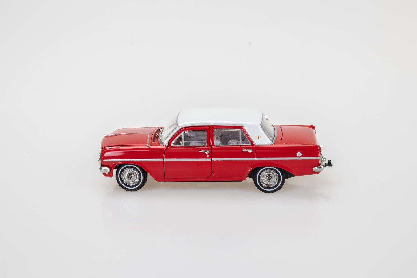 PRE-ORDER - DDA32843-6 - 1:32 EH Holden Premier Red w/White Roof