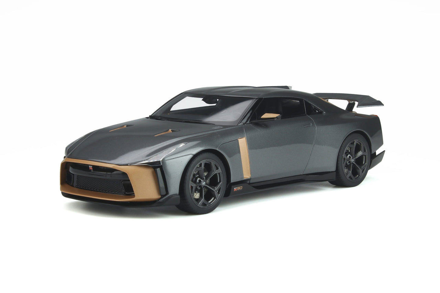 GT300 - 1:18 Nissan GT-R 50 by Italdes