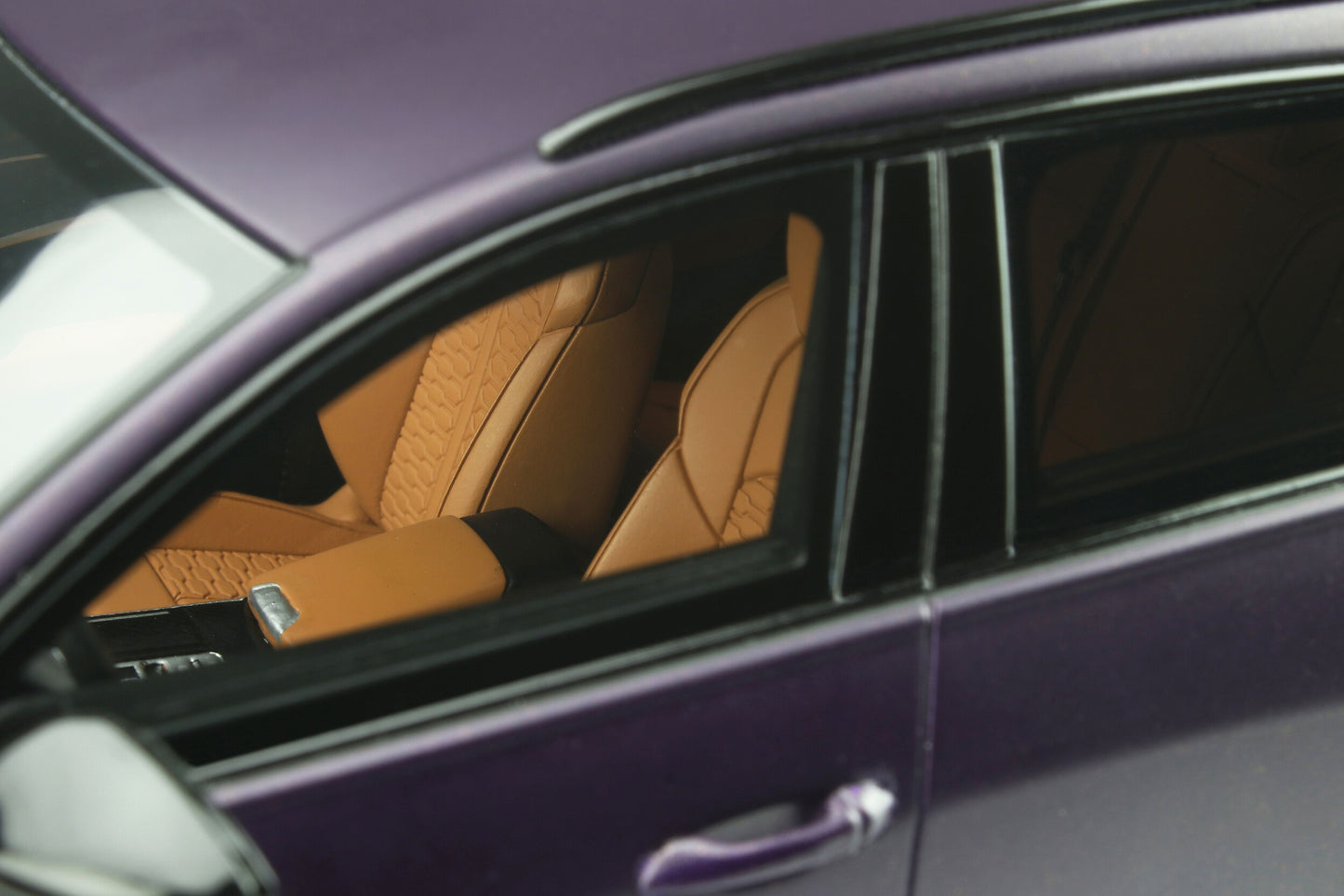 GT825 - 1:18 Audi RS 6 Avant