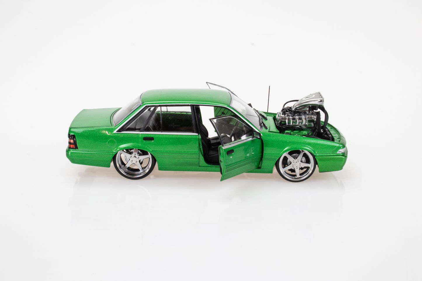 DDA703 - 1:24 Green Supercharged Calais