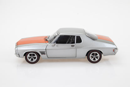 DDA326 - 1:24 Silver w/Orange HQ 2 Door
