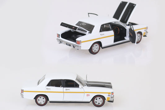 DDA32377DW 1:32 Scale White XW Ford