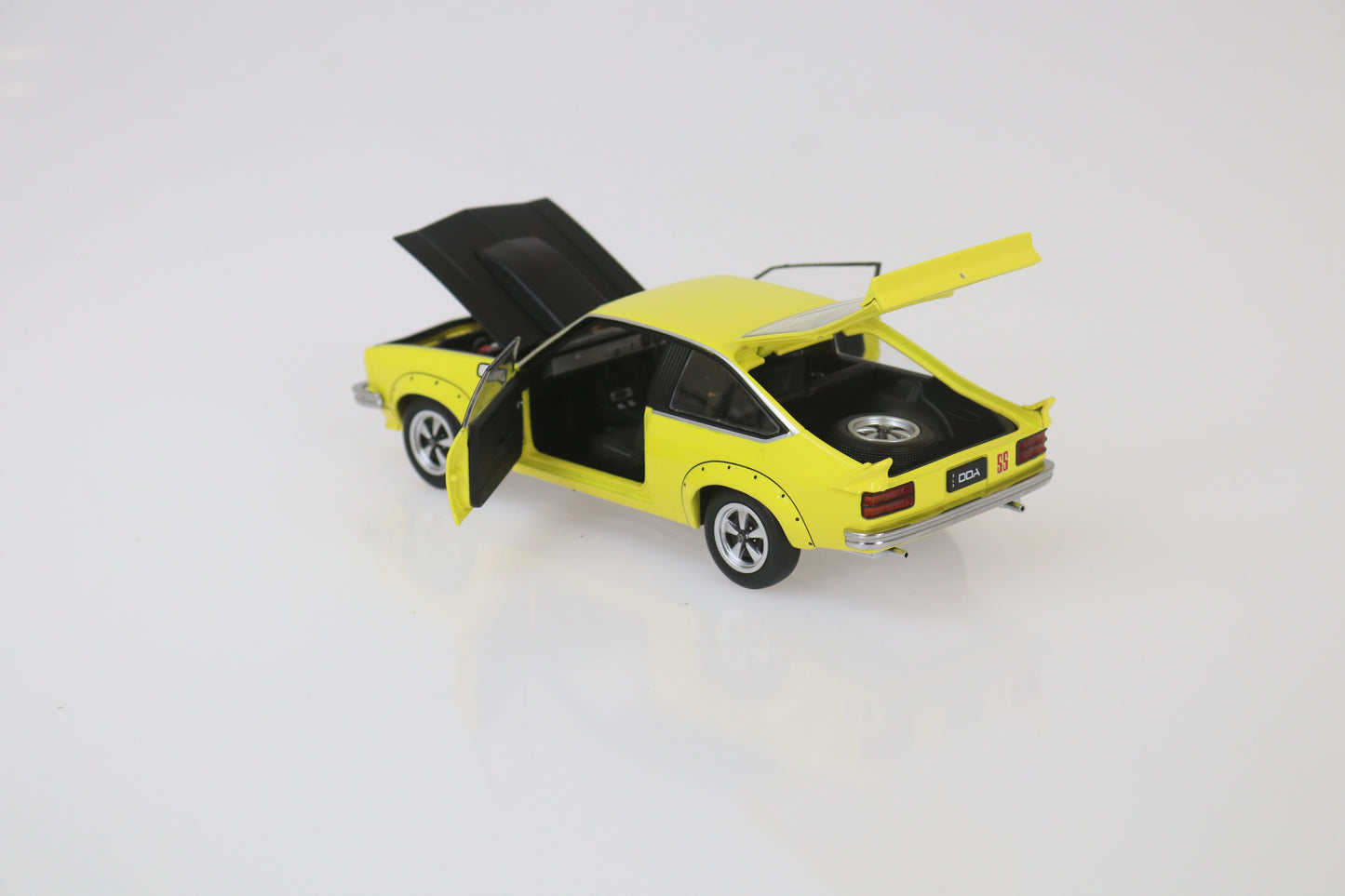 DDA807 1:24 Yellow A9X Torana