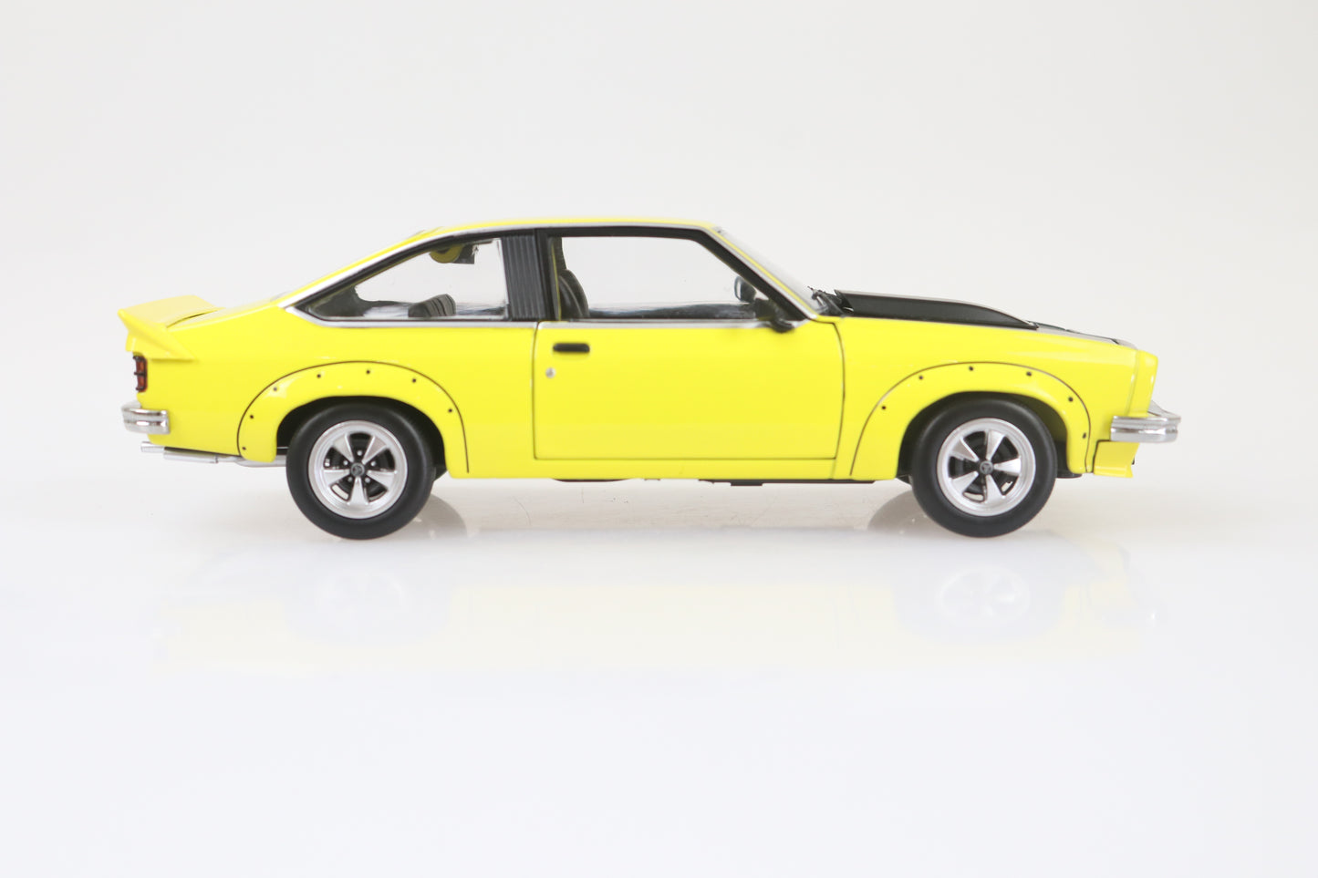 DDA807 1:24 Yellow A9X Torana