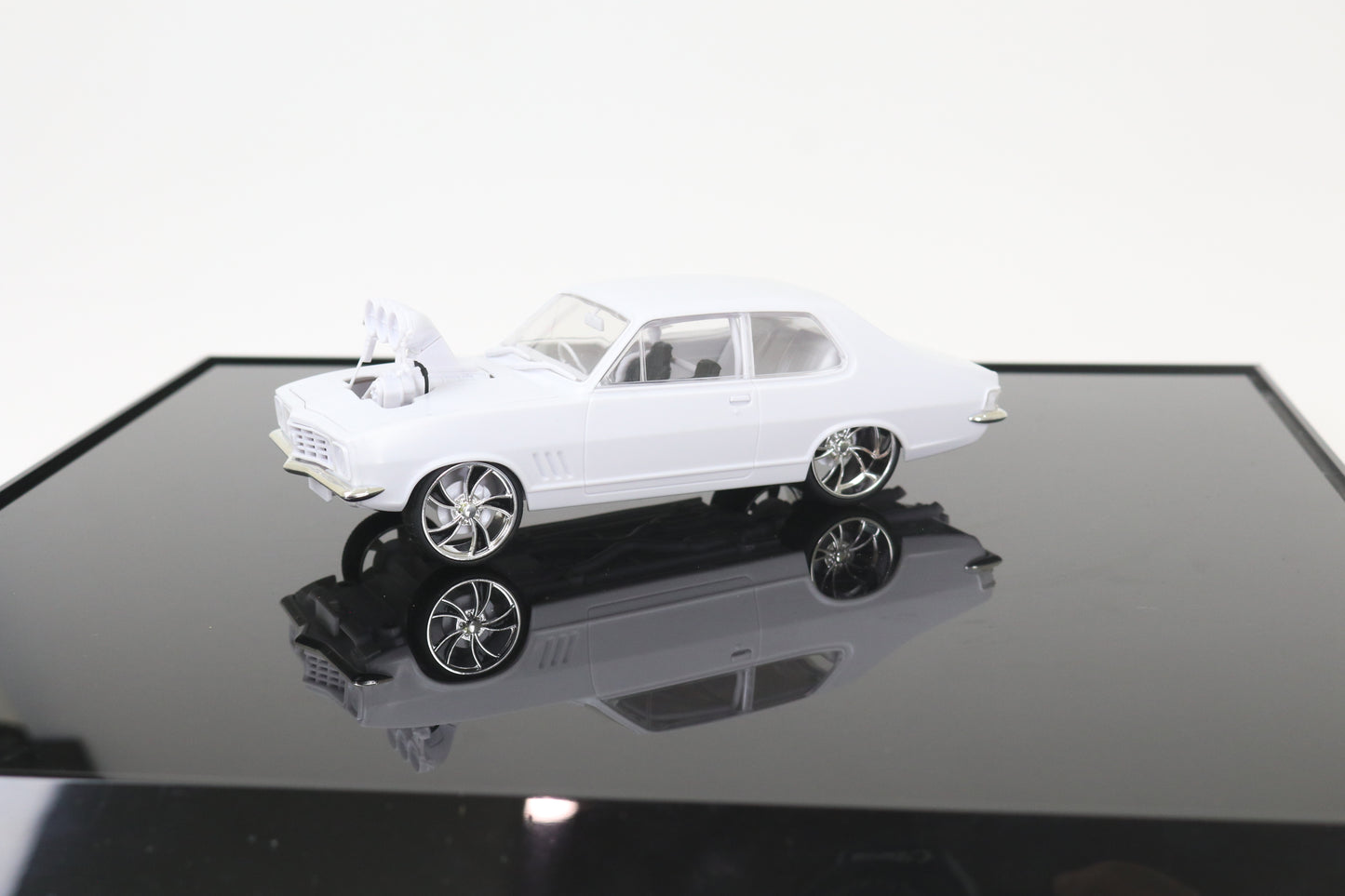 DDA626K 1:24 Plastic Kit Evil LJ Torana