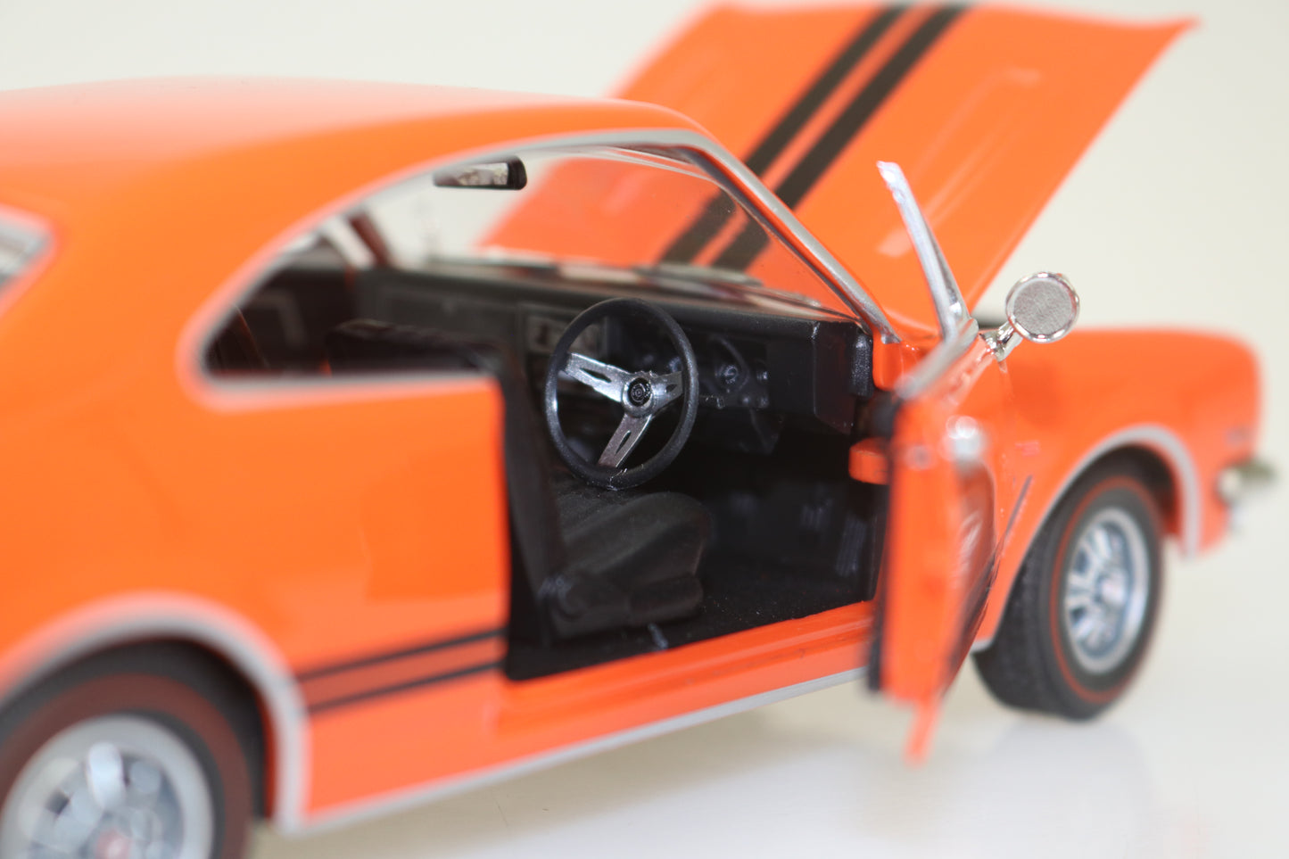 DDA32841-3 - 1:32 Orange HT GTS 350 Monaro
