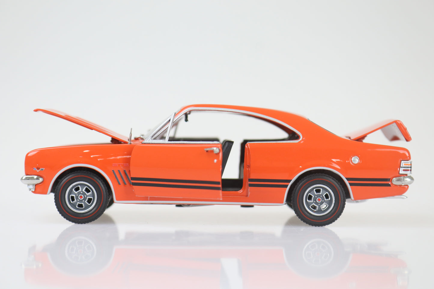 DDA32841-3 - 1:32 Orange HT GTS 350 Monaro