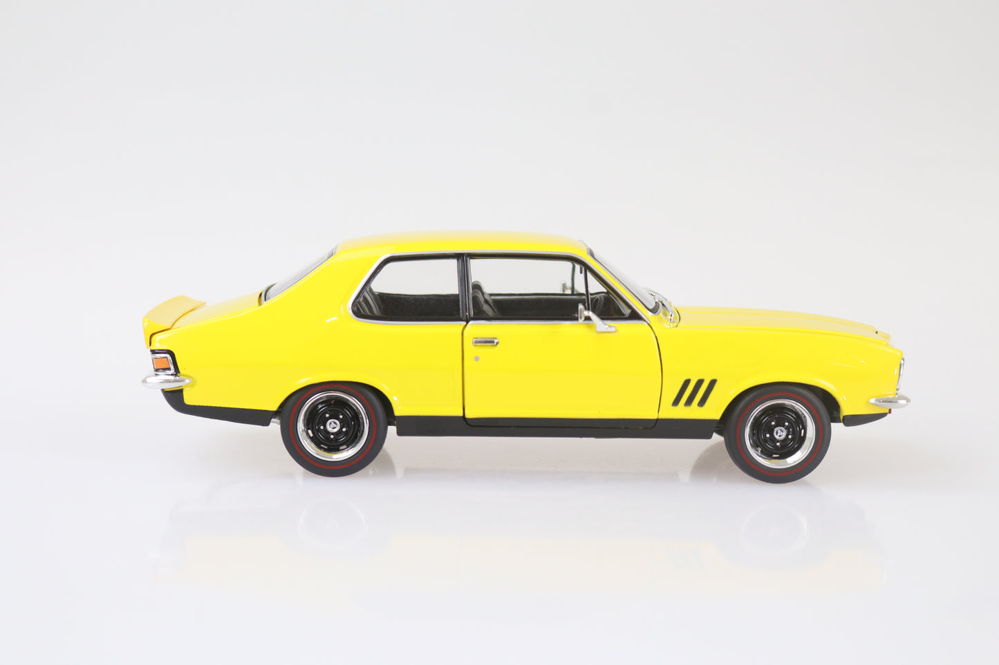 DDA625 1:24 Yellow LJ GTR