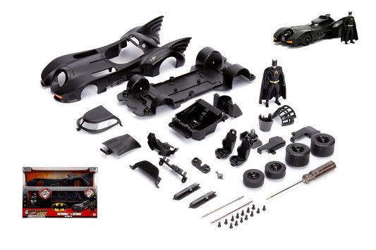 JA30874 - 1:24 1989 Batmobile w/Batman