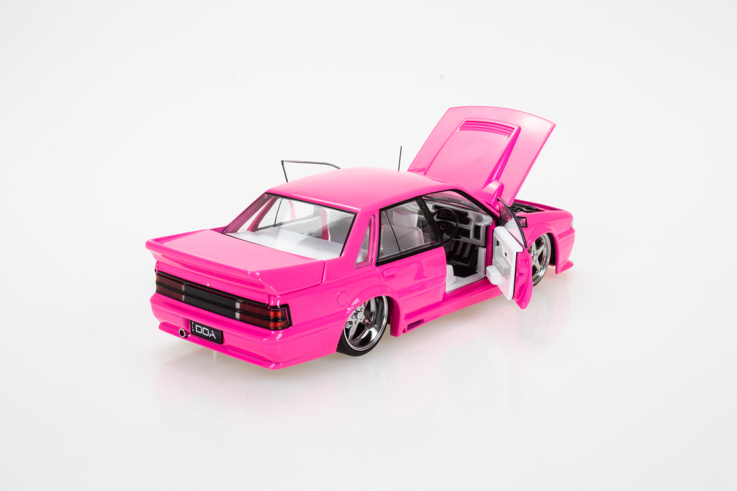 DDA704 - 1:24 Pink Custom VL Walkinshaw