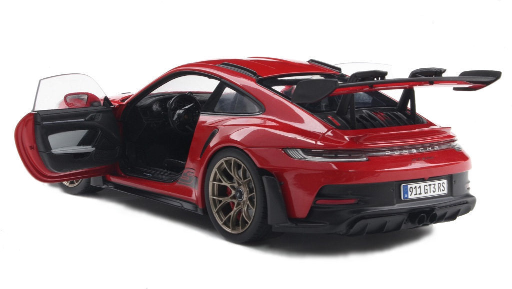 S1812101 - 1:18 Guards Red Porsche