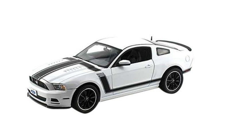 SH452 - 1:18 White/Black 2013 BOSS 302